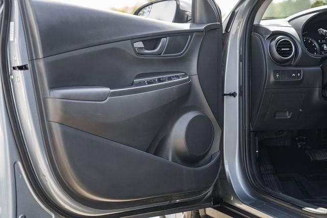 Used 2021 Hyundai Kona SE w/ Cargo Package image 30