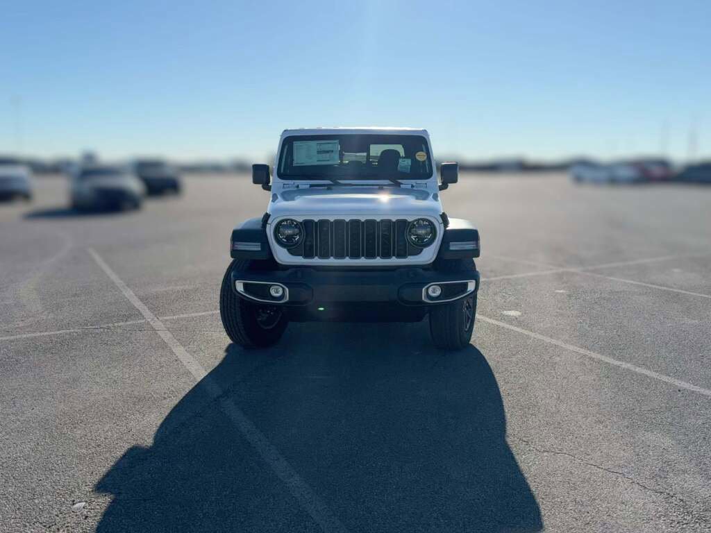 New 2026 Jeep Gladiator Sport image 2