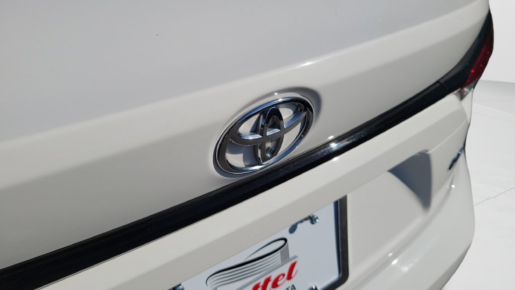 Used 2025 Toyota Corolla LE FWD image 12