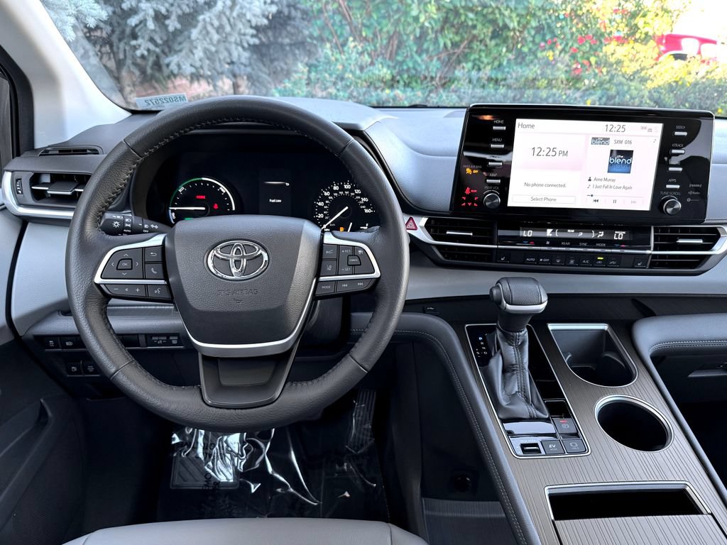 Used 2021 Toyota Sienna XLE AWD/4WD image 27