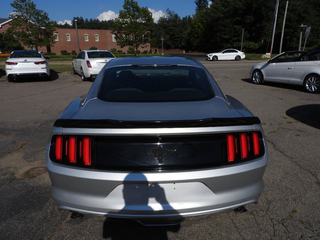 Used 2017 Ford Mustang Coupe RWD image 4