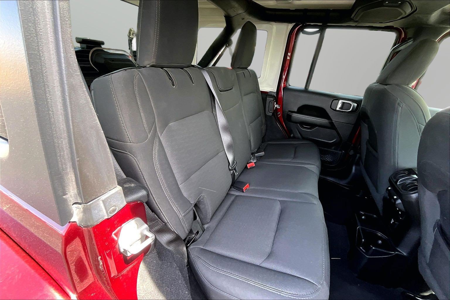 Used 2021 Jeep Wrangler Unlimited Sahara w/ Cold Weather Group AWD/4WD image 17