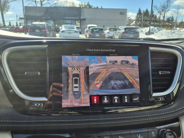 Used 2021 Chrysler Pacifica Touring-L FWD image 23