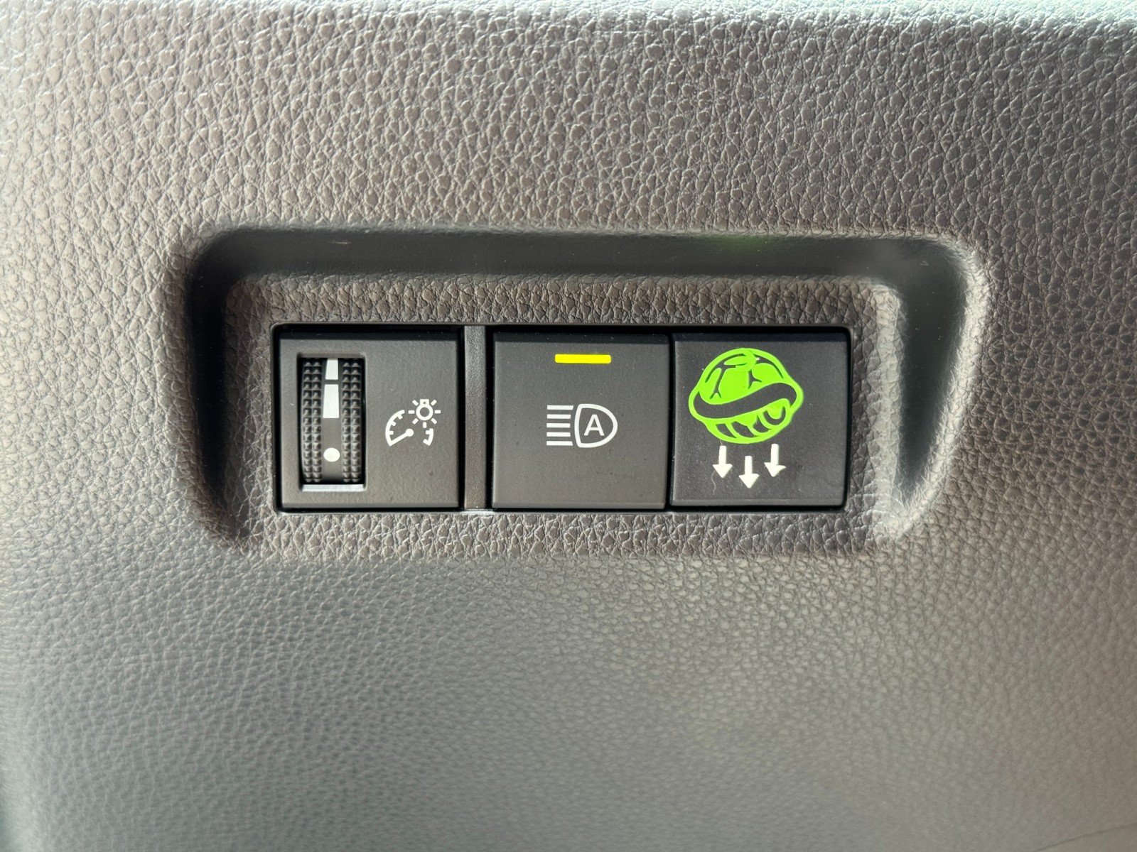 Used 2021 Toyota RAV4 XLE AWD/4WD image 16