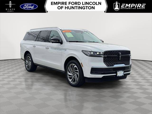 Used 2025 Lincoln Navigator L Reserve image 1