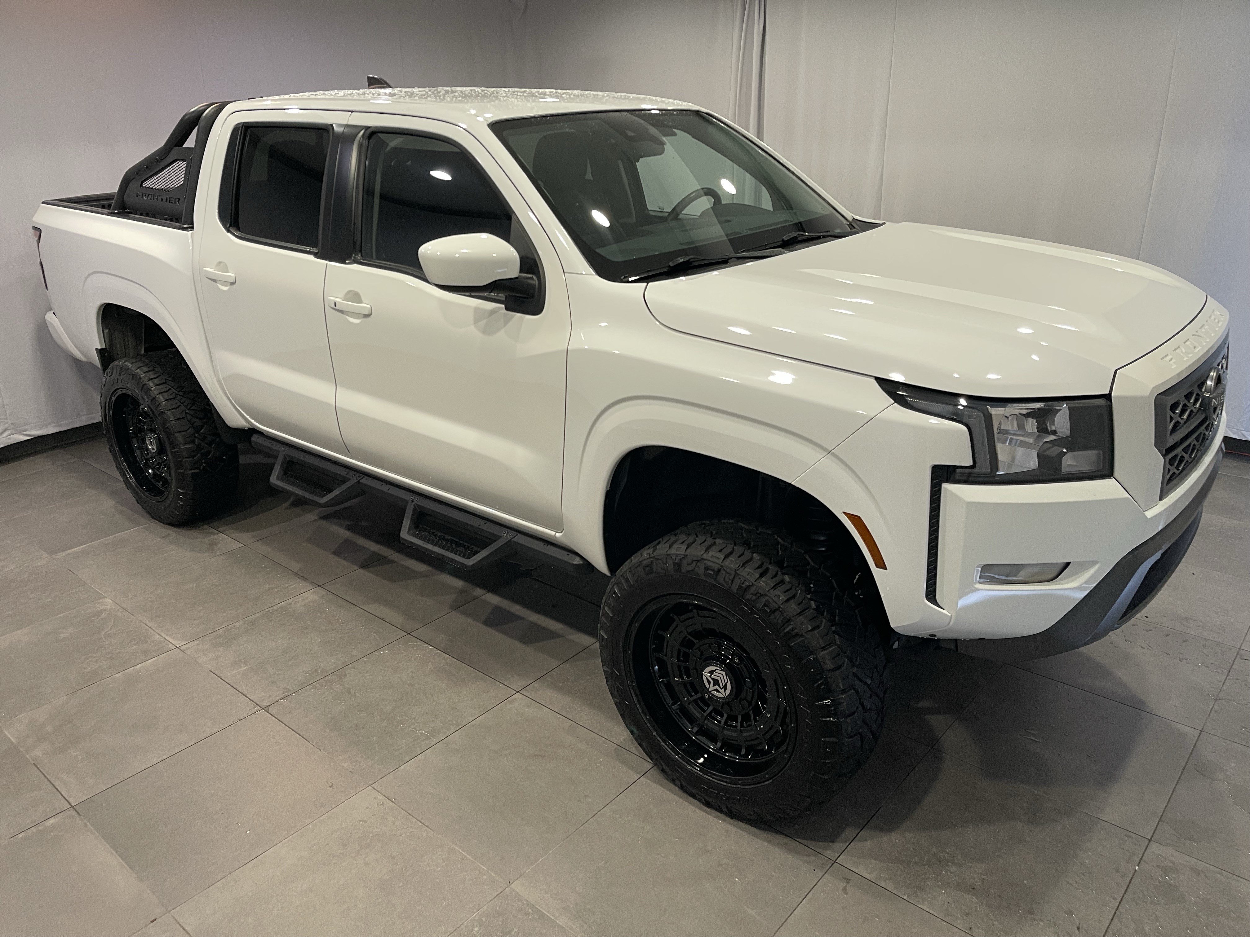 Used 2023 Nissan Frontier SV w/ SV Convenience Package AWD/4WD image 3