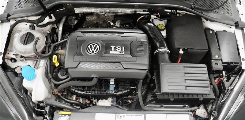 Used 2016 Volkswagen Golf R 4-Door image 32