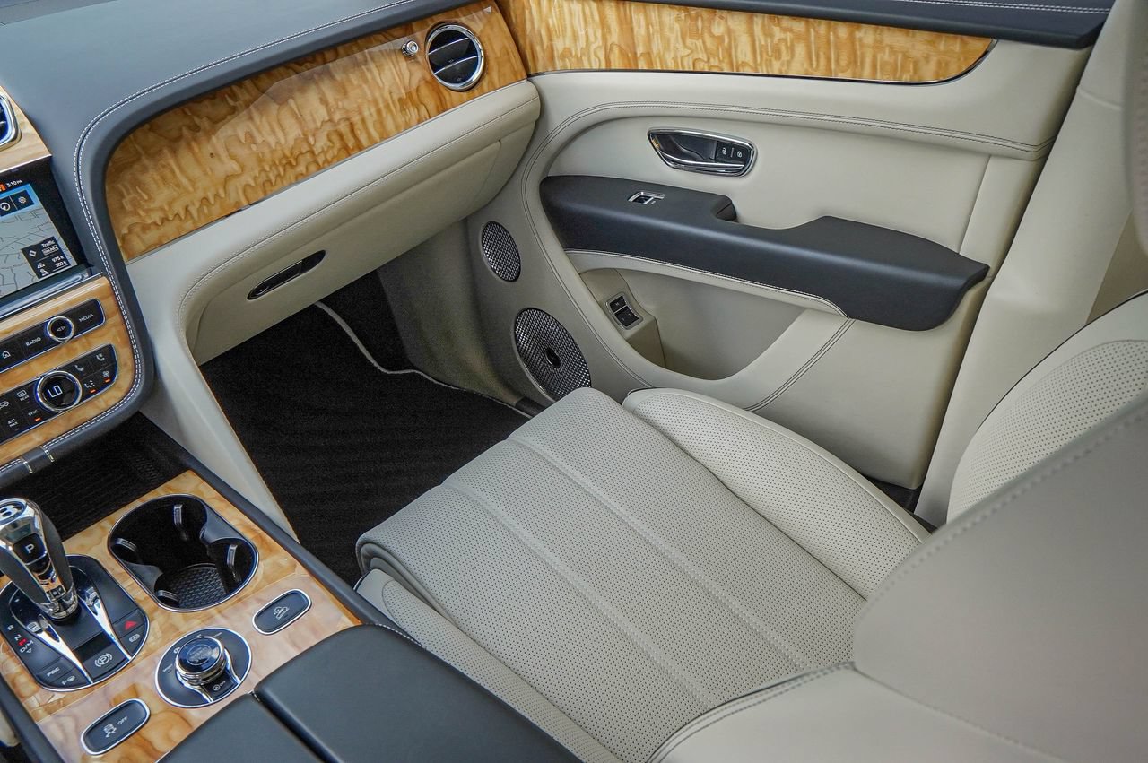 Certified 2023 Bentley Bentayga AWD/4WD image 39