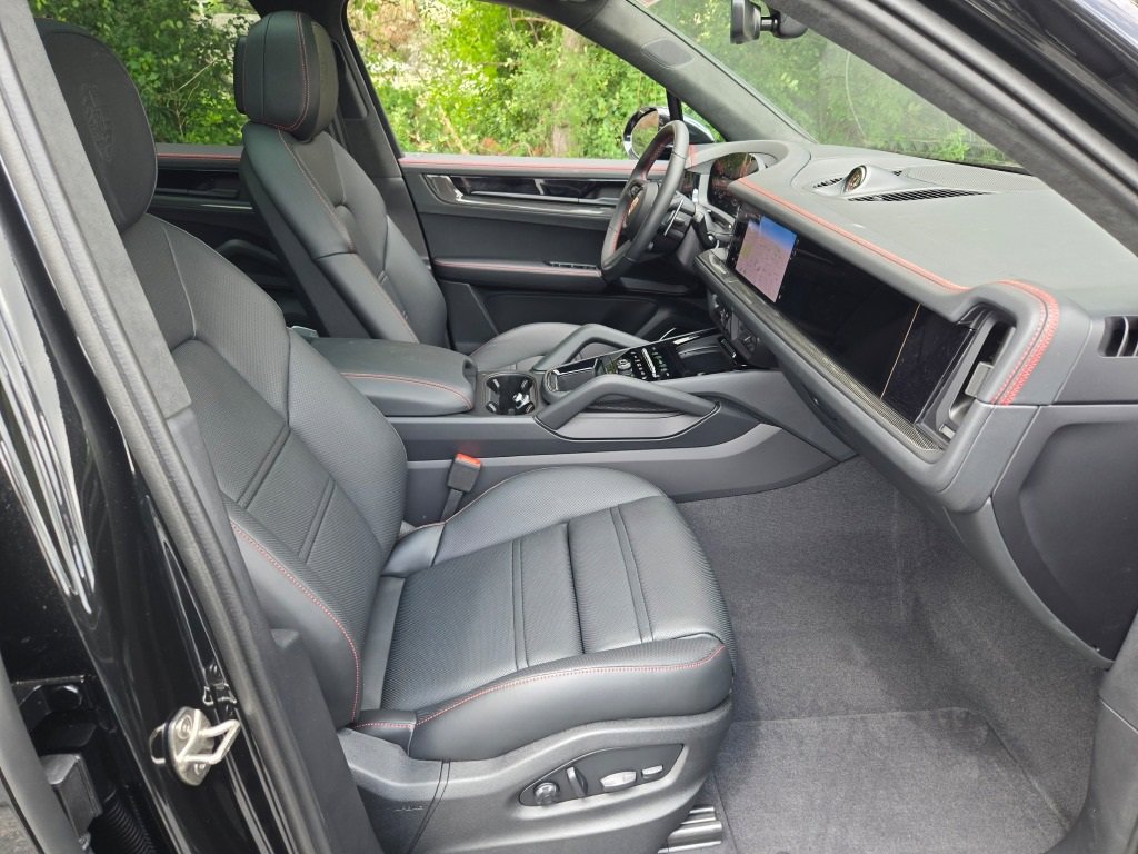 New 2025 Porsche Cayenne GTS image 36
