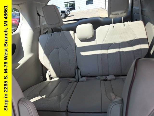 Used 2020 Chrysler Pacifica Limited FWD image 35