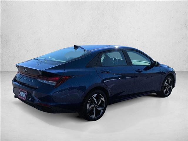 Used 2023 Hyundai Elantra SEL w/ Convenience Package FWD image 5