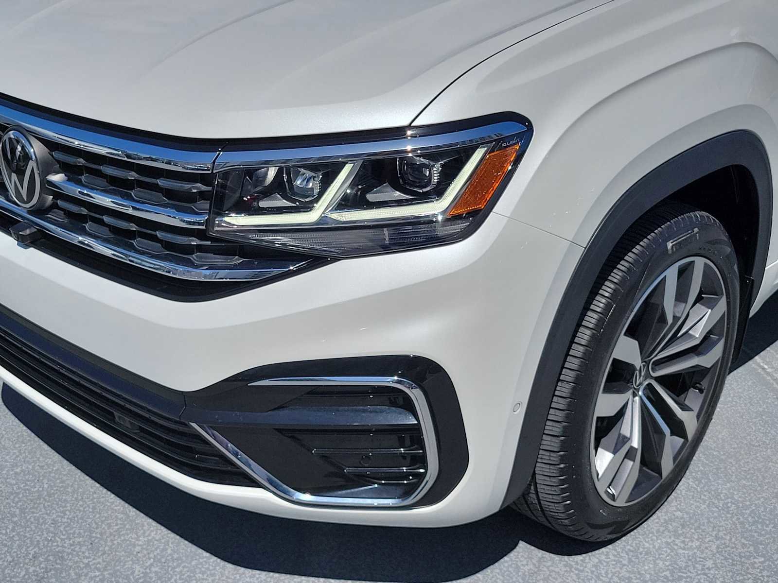 Used 2023 Volkswagen Atlas Cross Sport SEL Premium R-Line AWD/4WD image 10