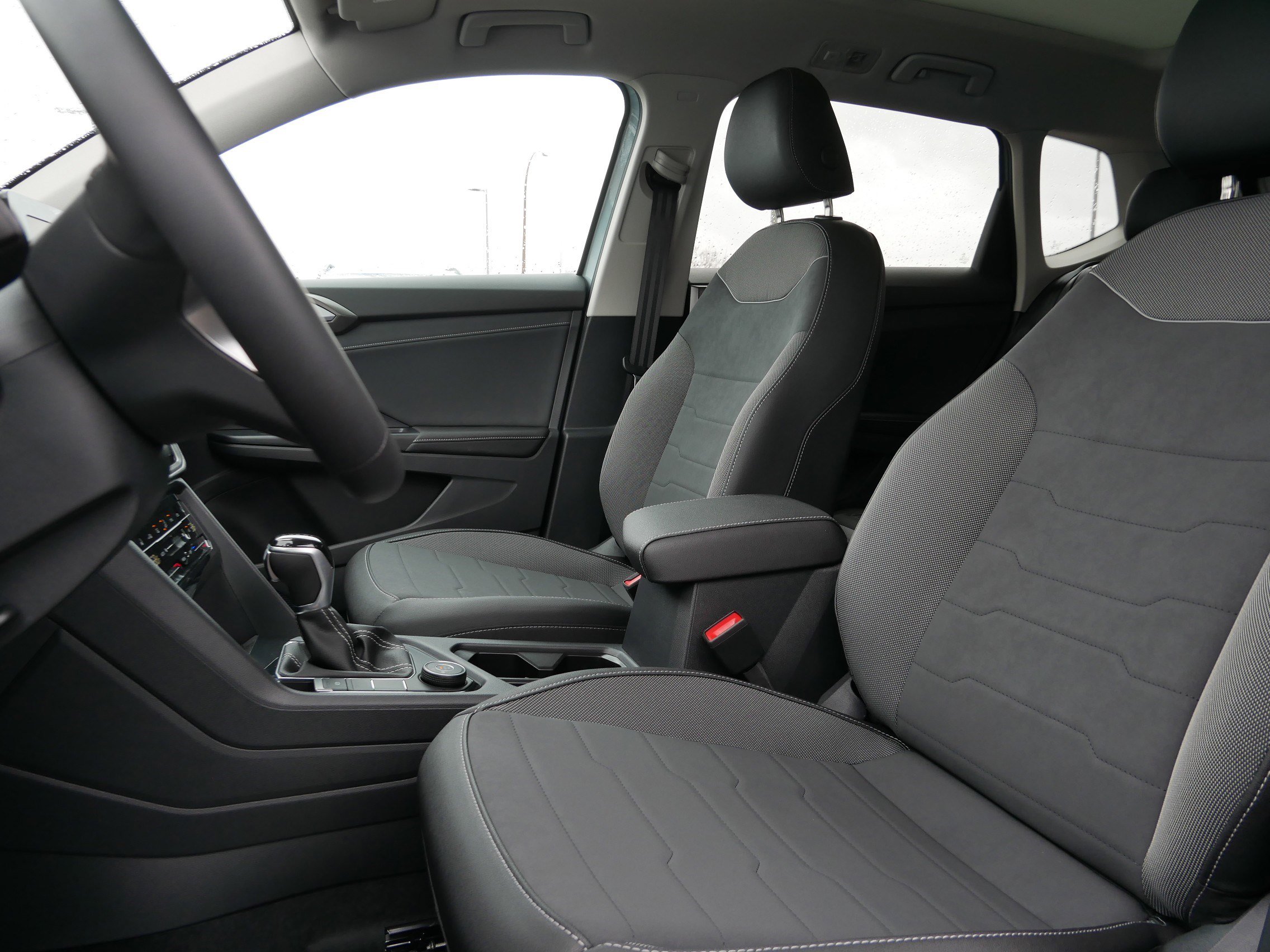 New 2026 Volkswagen Taos SE image 4