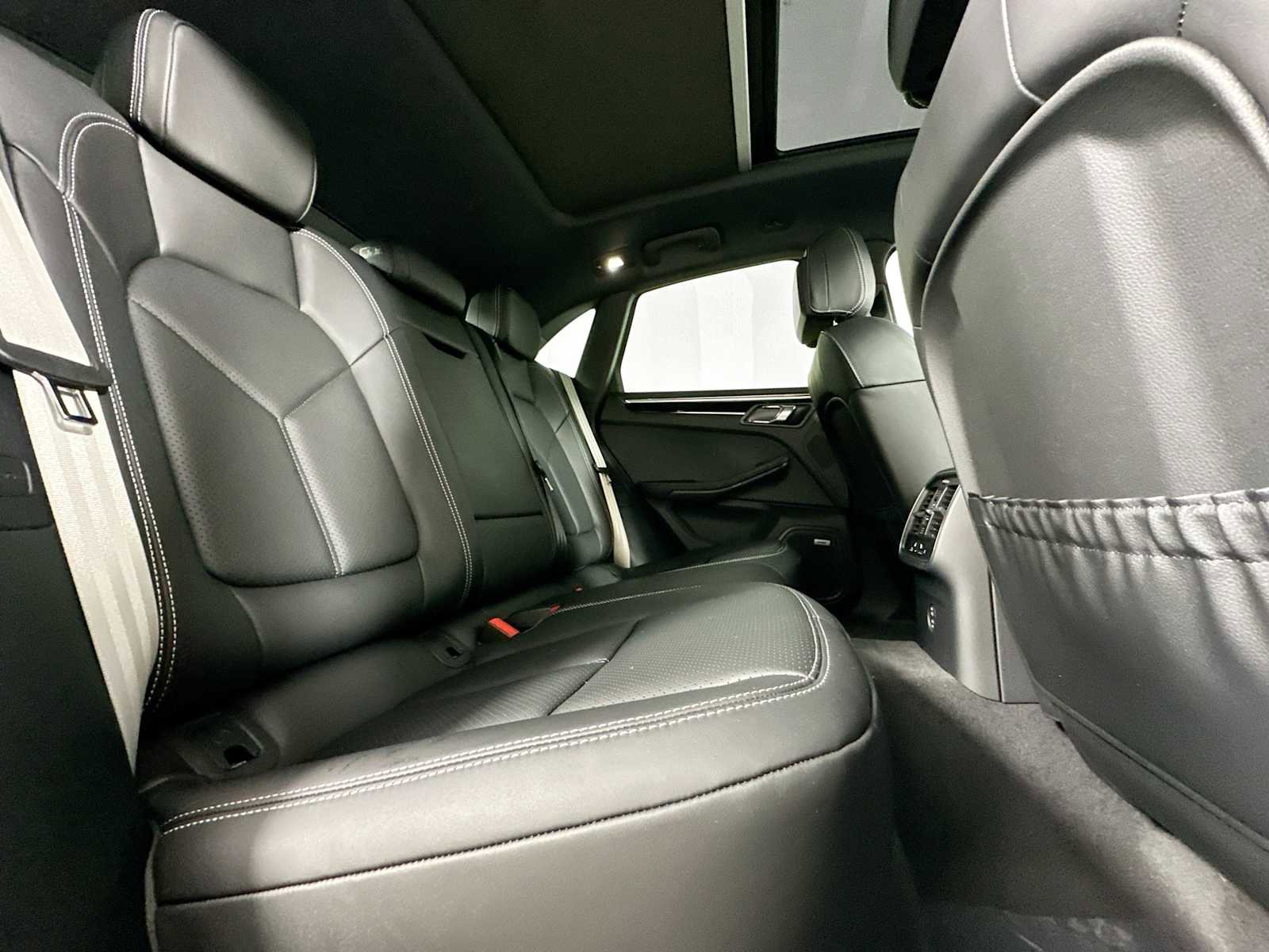 New 2025 Porsche Macan image 28