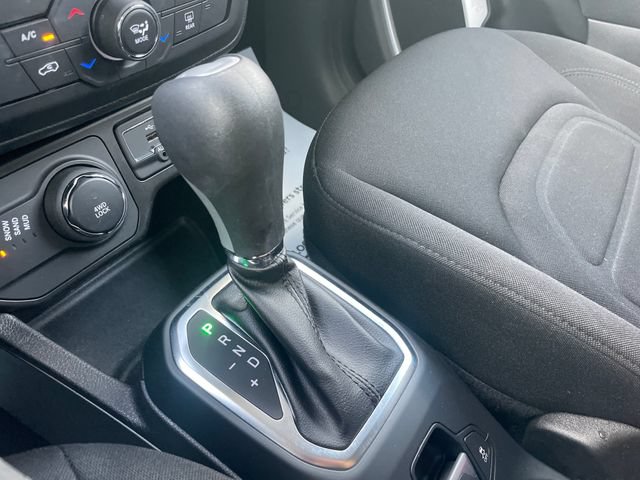 Used 2020 Jeep Renegade Latitude AWD/4WD image 15