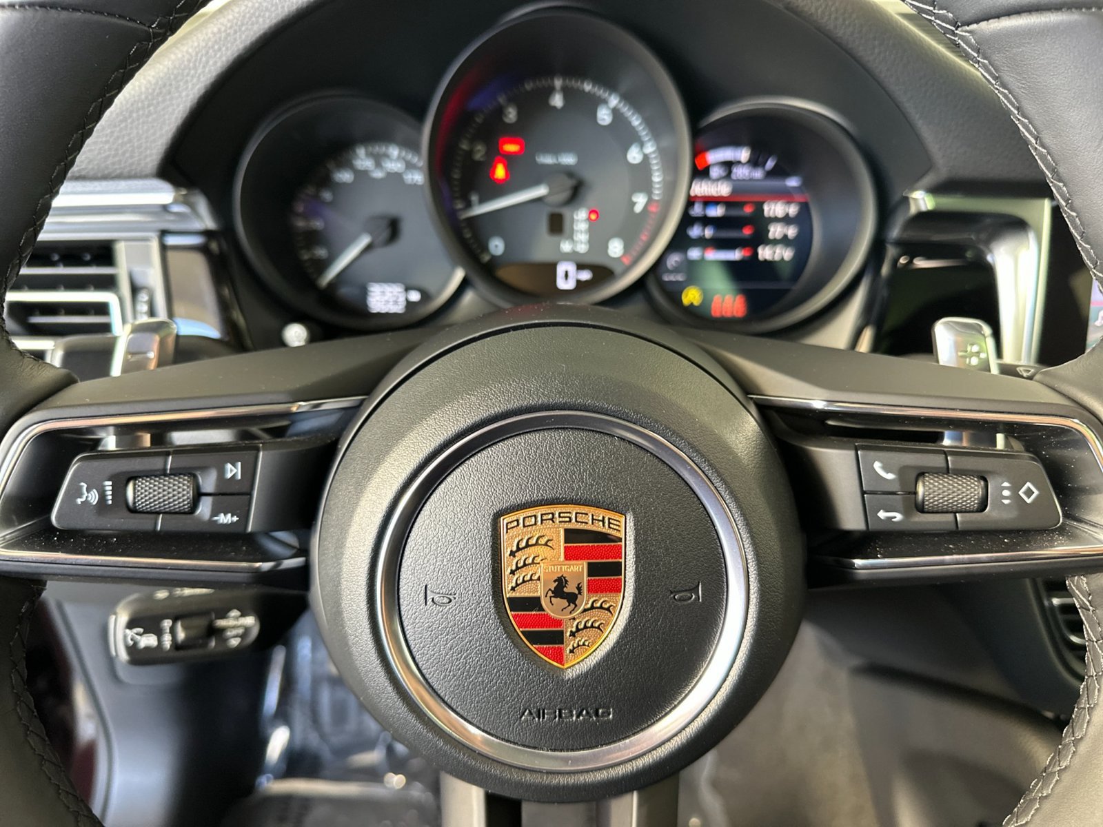 Certified 2026 Porsche Macan AWD/4WD image 26