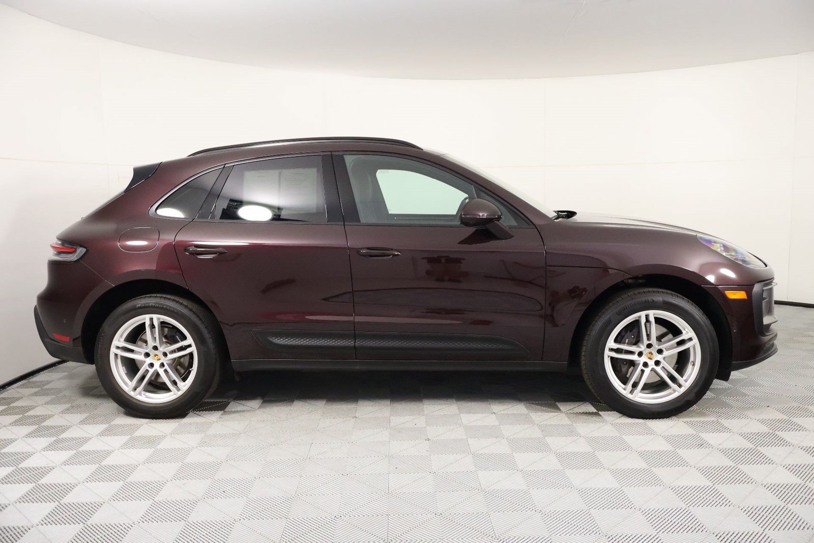 Certified 2023 Porsche Macan AWD/4WD image 8