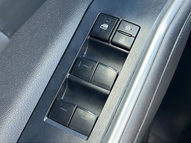 Used 2023 Toyota Highlander XLE FWD image 23