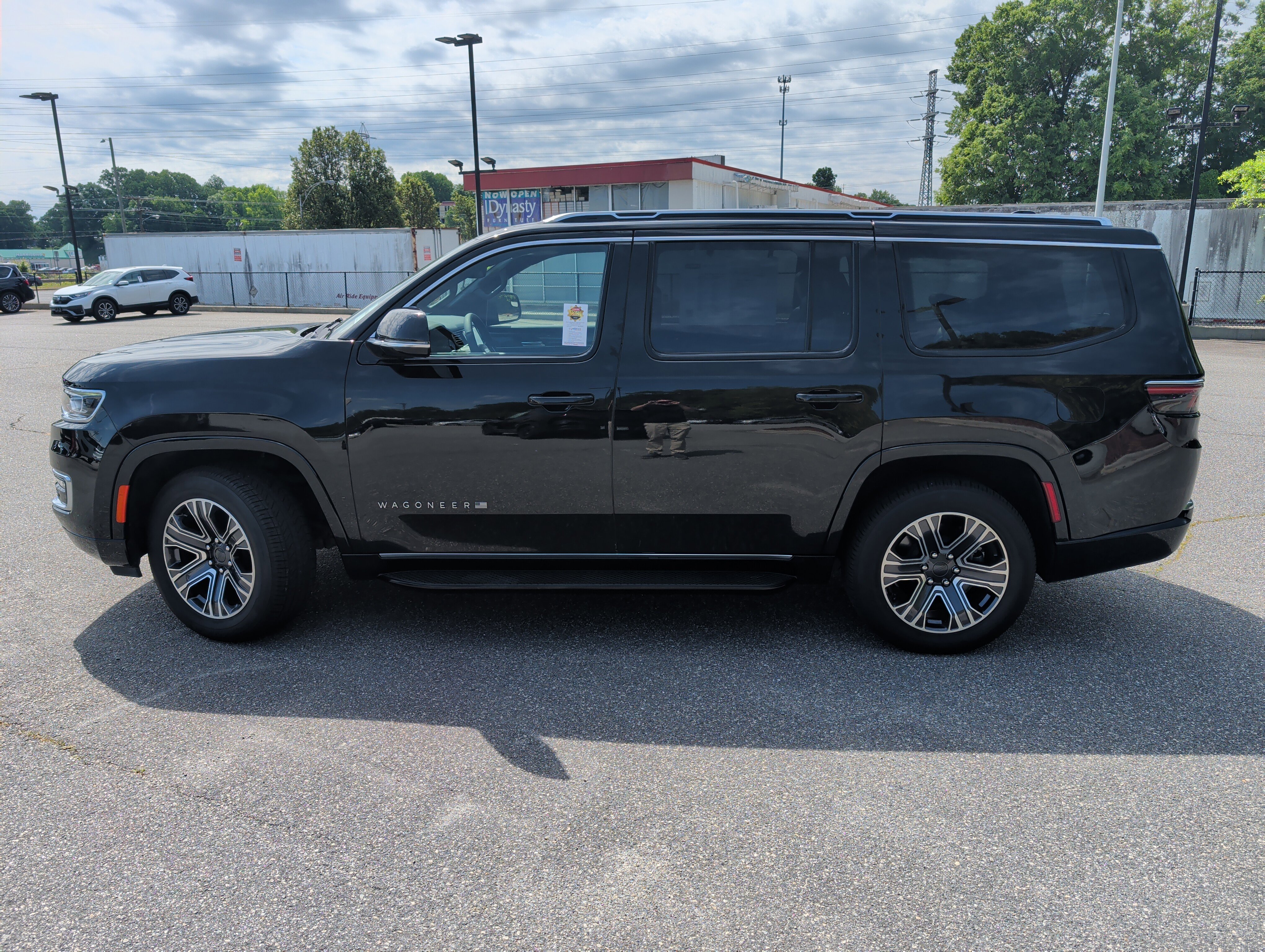 Used 2024 Jeep Wagoneer 4WD w/ Premium Group I image 6