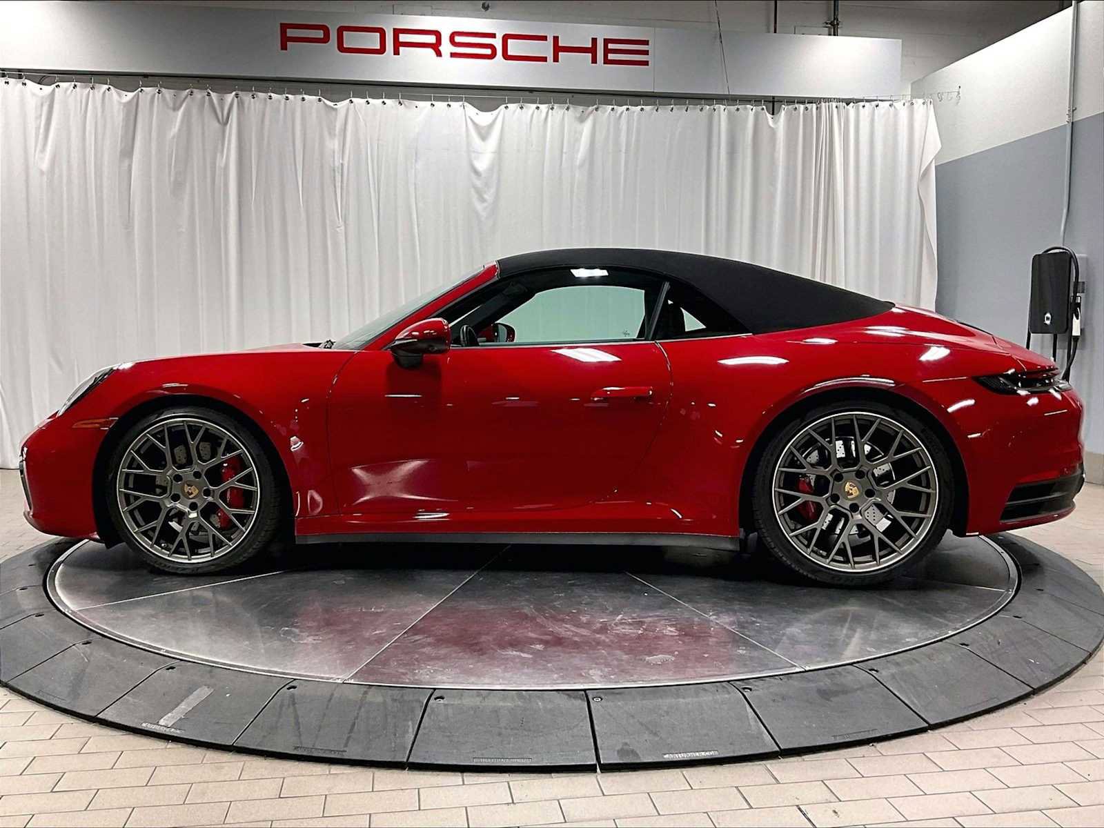 Used 2023 Porsche 911 Carrera 4S image 2