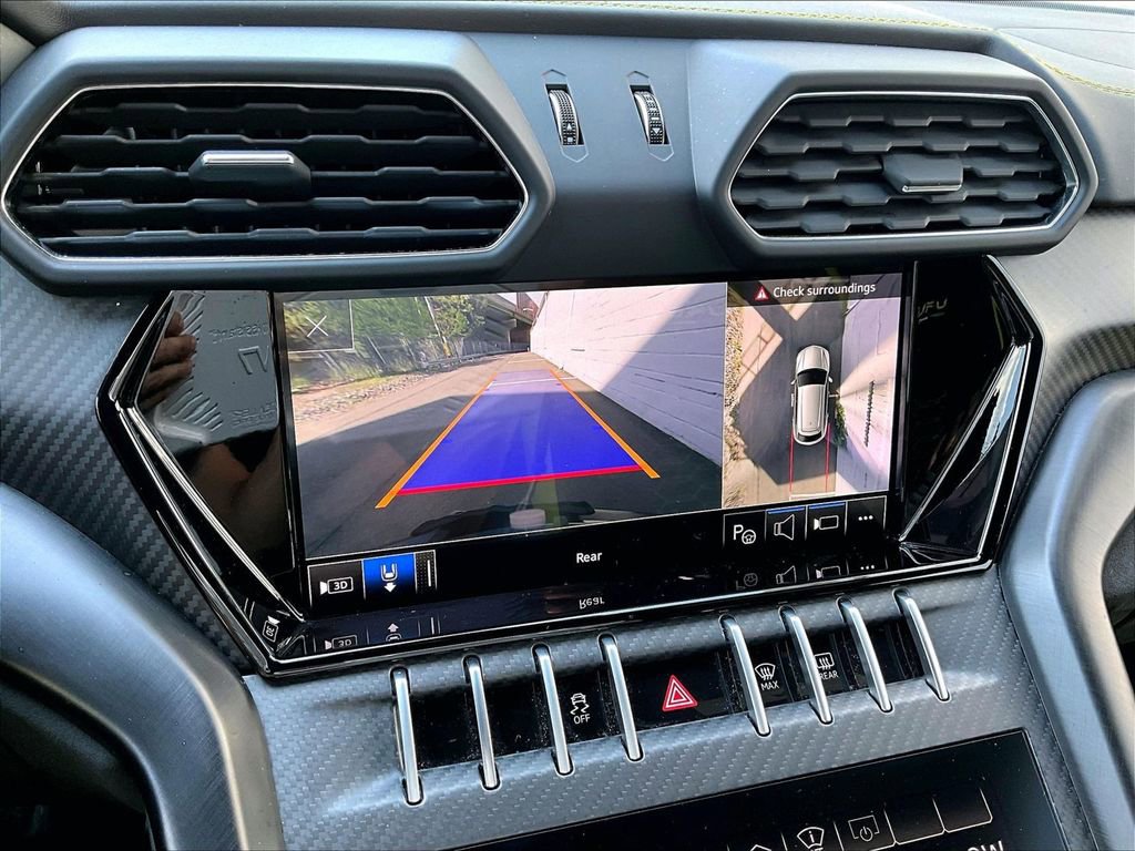 Used 2022 Lamborghini Urus AWD/4WD image 26
