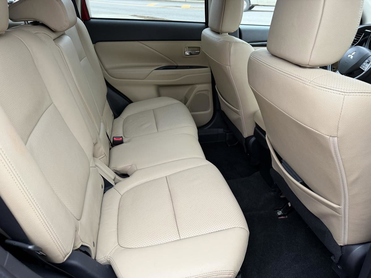 Used 2018 Mitsubishi Outlander SEL image 18
