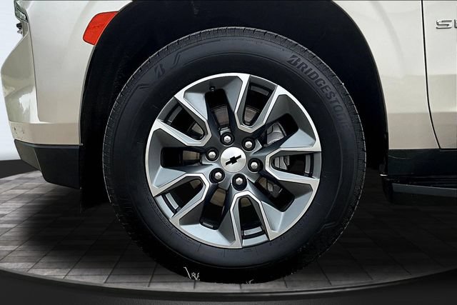 Used 2024 Chevrolet Suburban LT RWD image 35