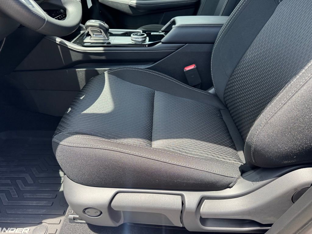 New 2025 Mitsubishi Outlander ES image 28