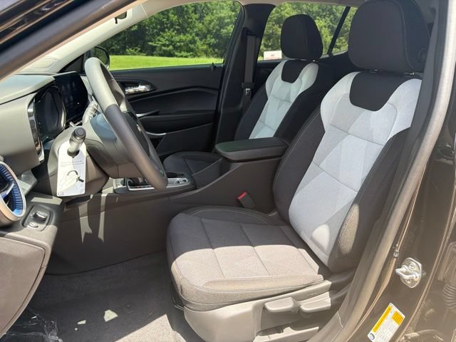 Used 2026 Chevrolet Trax LS FWD image 9