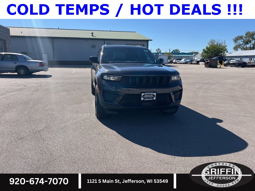 New 2025 Jeep Grand Cherokee Altitude image 5