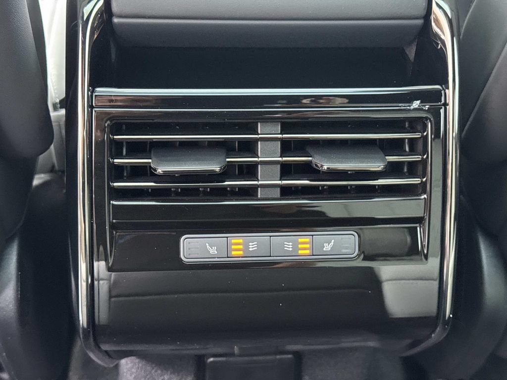 New 2026 Land Rover Range Rover Sport Dynamic SE AWD/4WD image 17