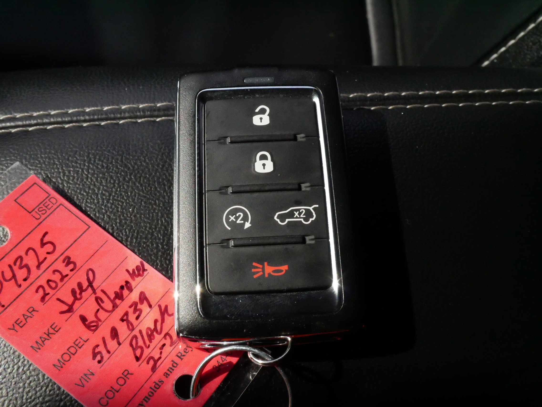 Used 2023 Jeep Grand Cherokee Limited w/ Black Appearance Package image 30