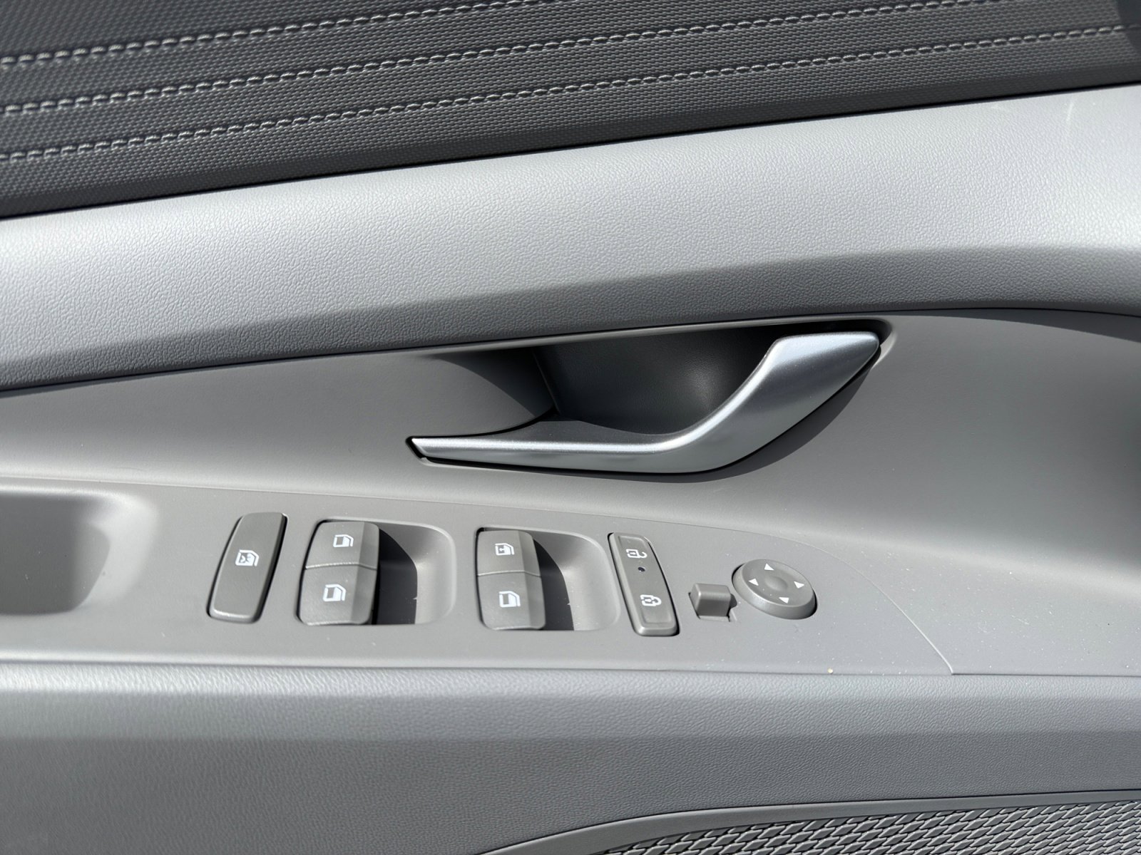 New 2025 Hyundai Elantra SE w/ Cargo Package FWD image 20