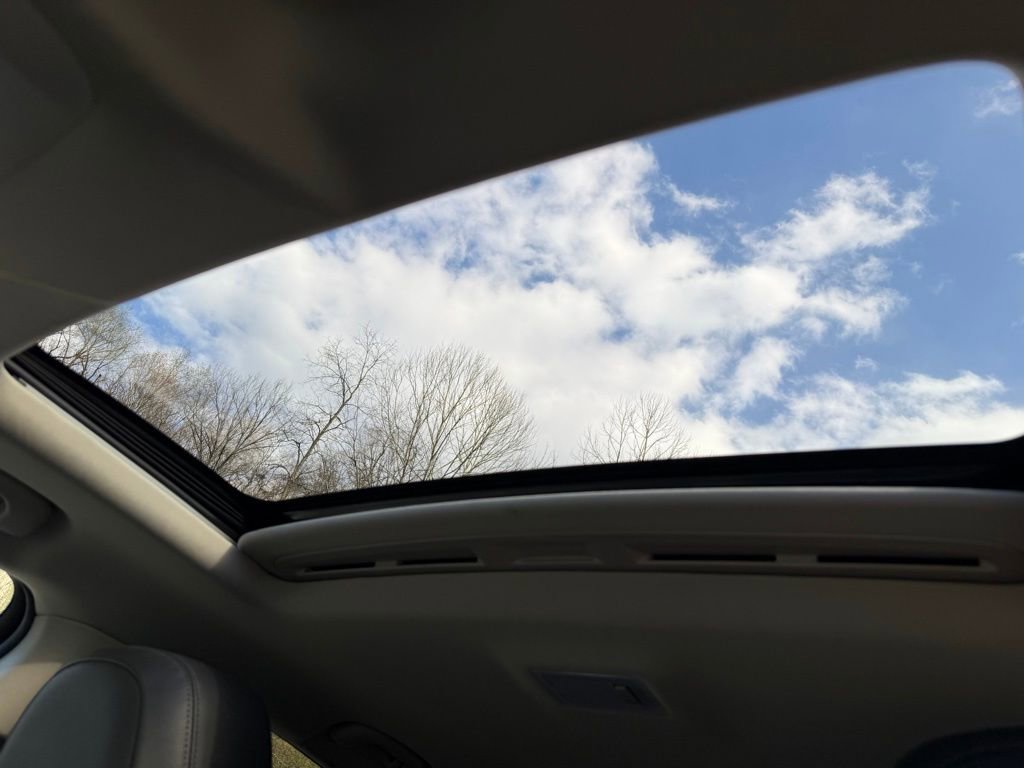 Used 2020 Buick Encore Essence w/ Experience Buick Package image 27