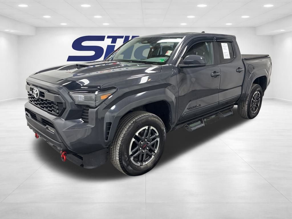 Used 2025 Toyota Tacoma TRD Sport image 2
