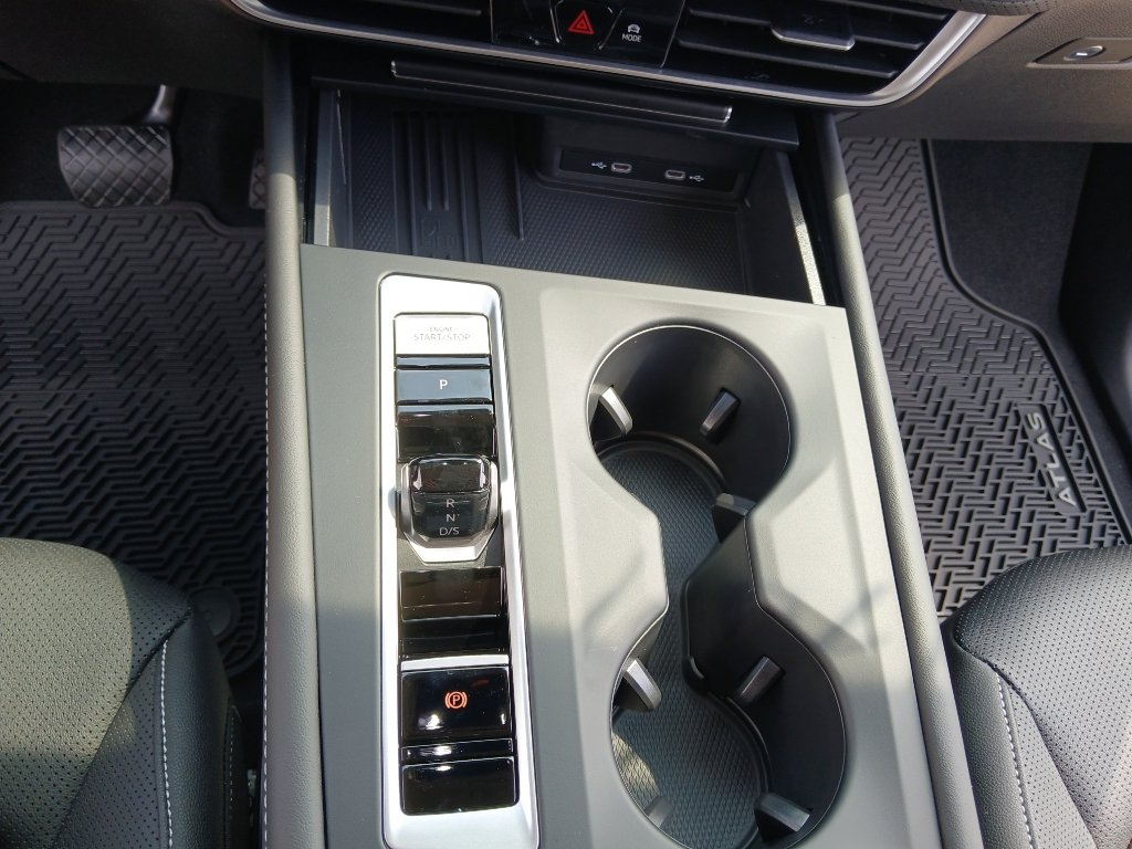 New 2026 Volkswagen Atlas SE FWD image 17