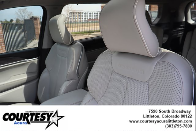 Used 2022 Jeep Grand Cherokee L Overland w/ Luxury Tech Group IV AWD/4WD image 22