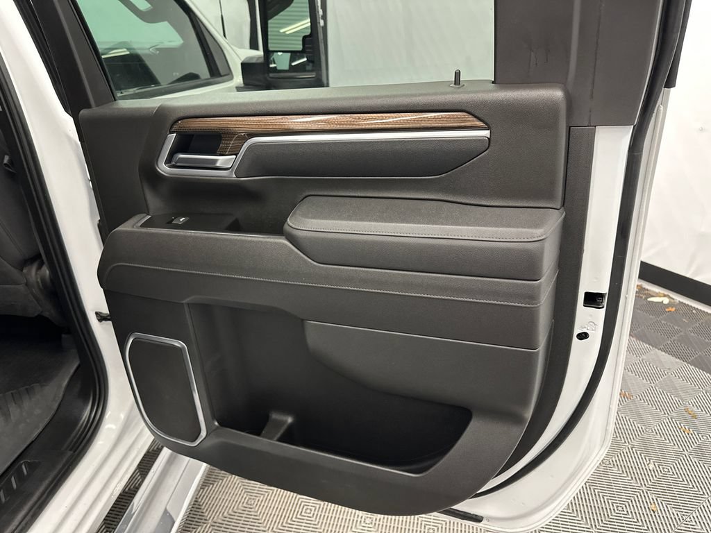 Used 2025 Chevrolet Silverado 2500 LT AWD/4WD image 17