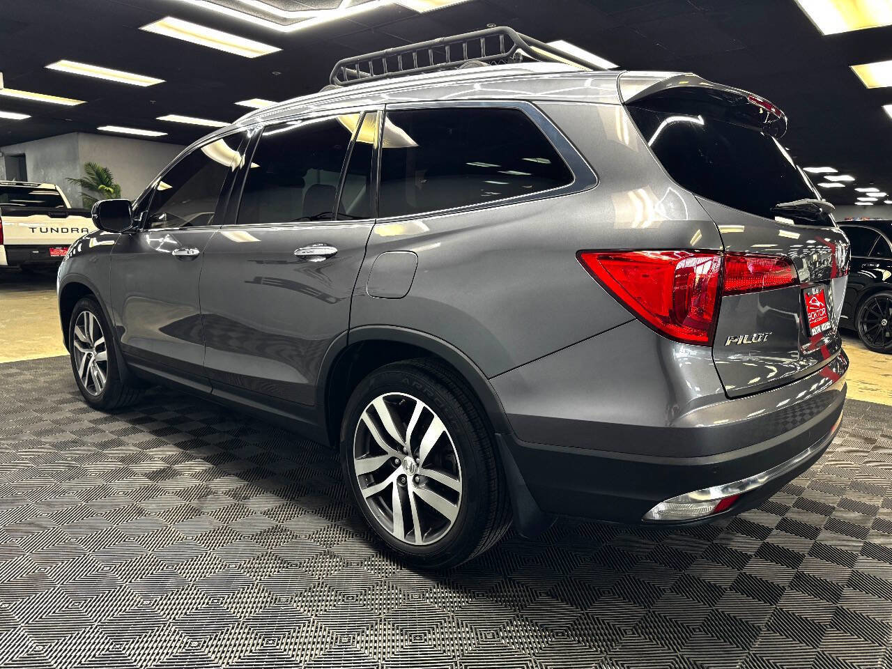 Used 2017 Honda Pilot Touring image 8