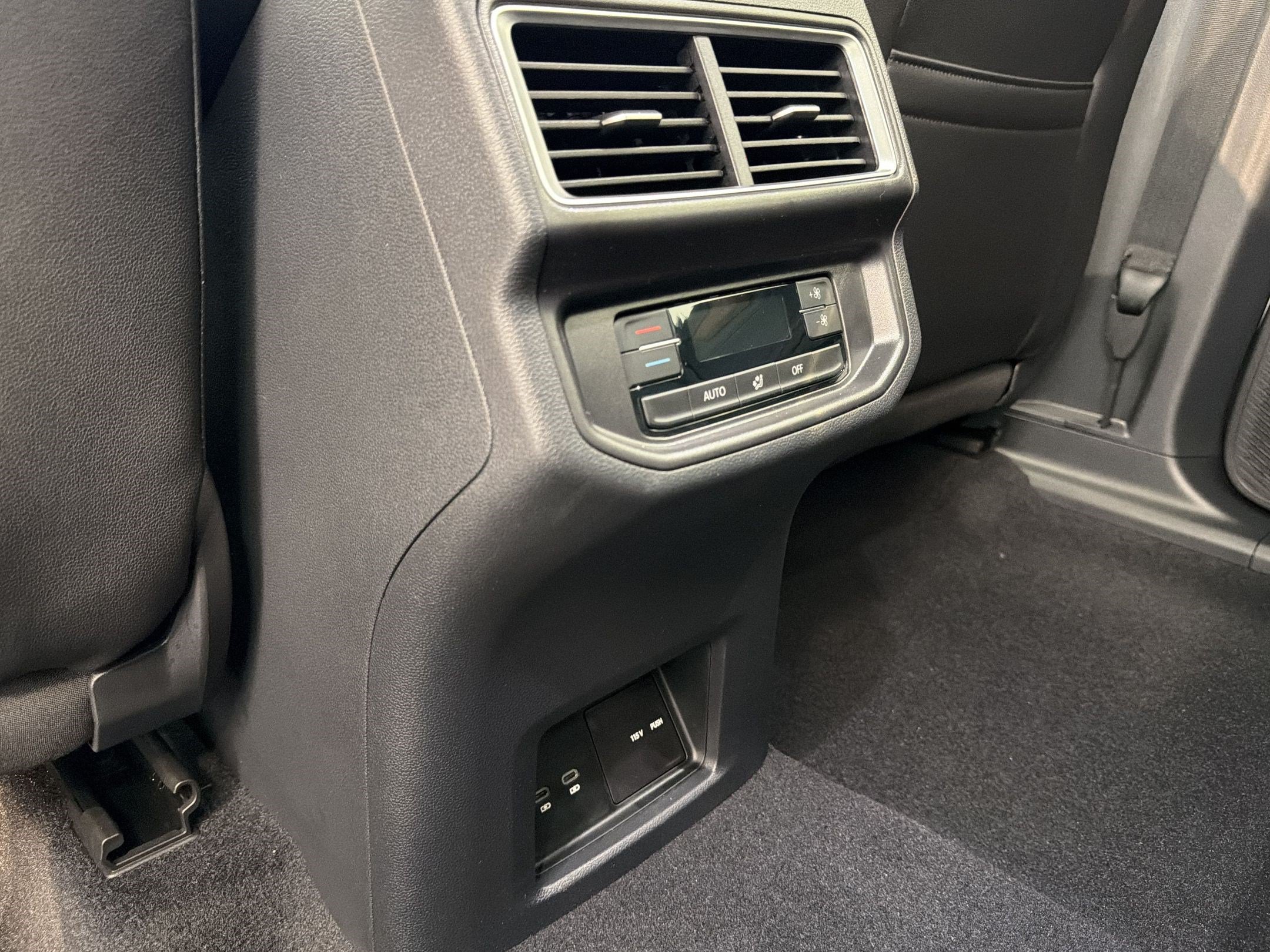 New 2026 Volkswagen Atlas SE FWD image 33