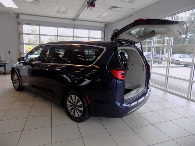 Used 2023 Chrysler Pacifica Touring-L FWD image 9