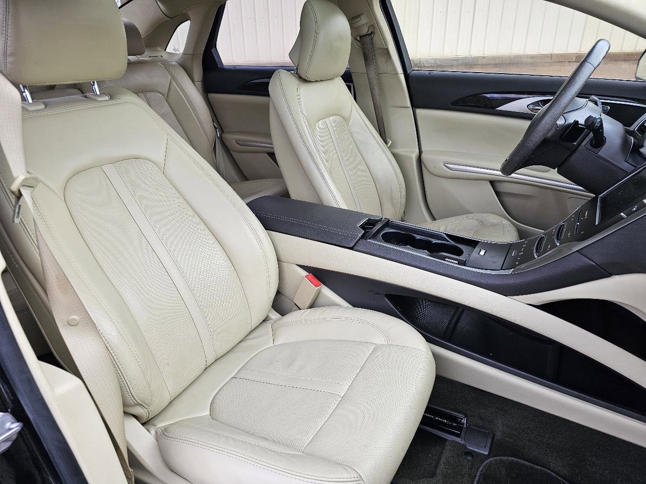 Used 2014 Lincoln MKZ image 21