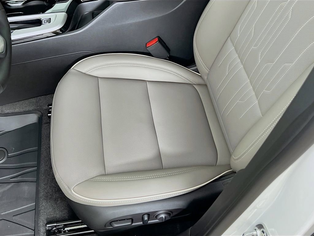 New 2025 Buick Envista Avenir image 17