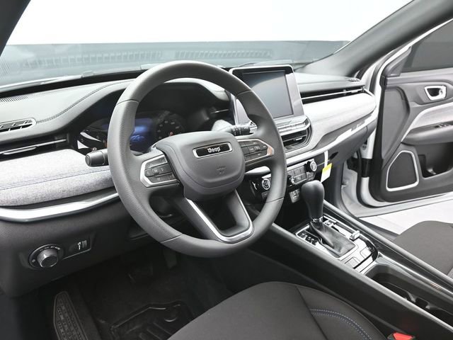 Used 2025 Jeep Compass Sport w/ Mopar Graphics Package image 23