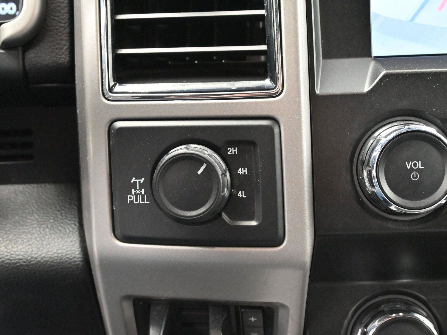 Used 2019 Ford F250 Lariat w/ Chrome Package image 28