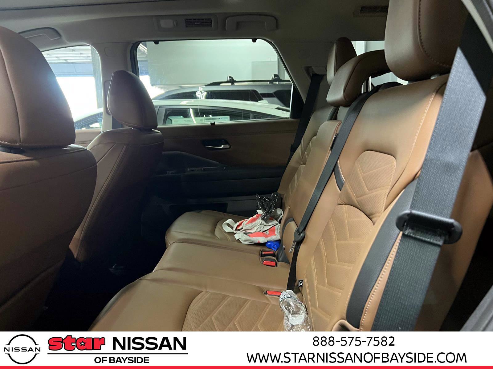 Used 2024 Nissan Pathfinder Platinum w/ Cargo Package image 8