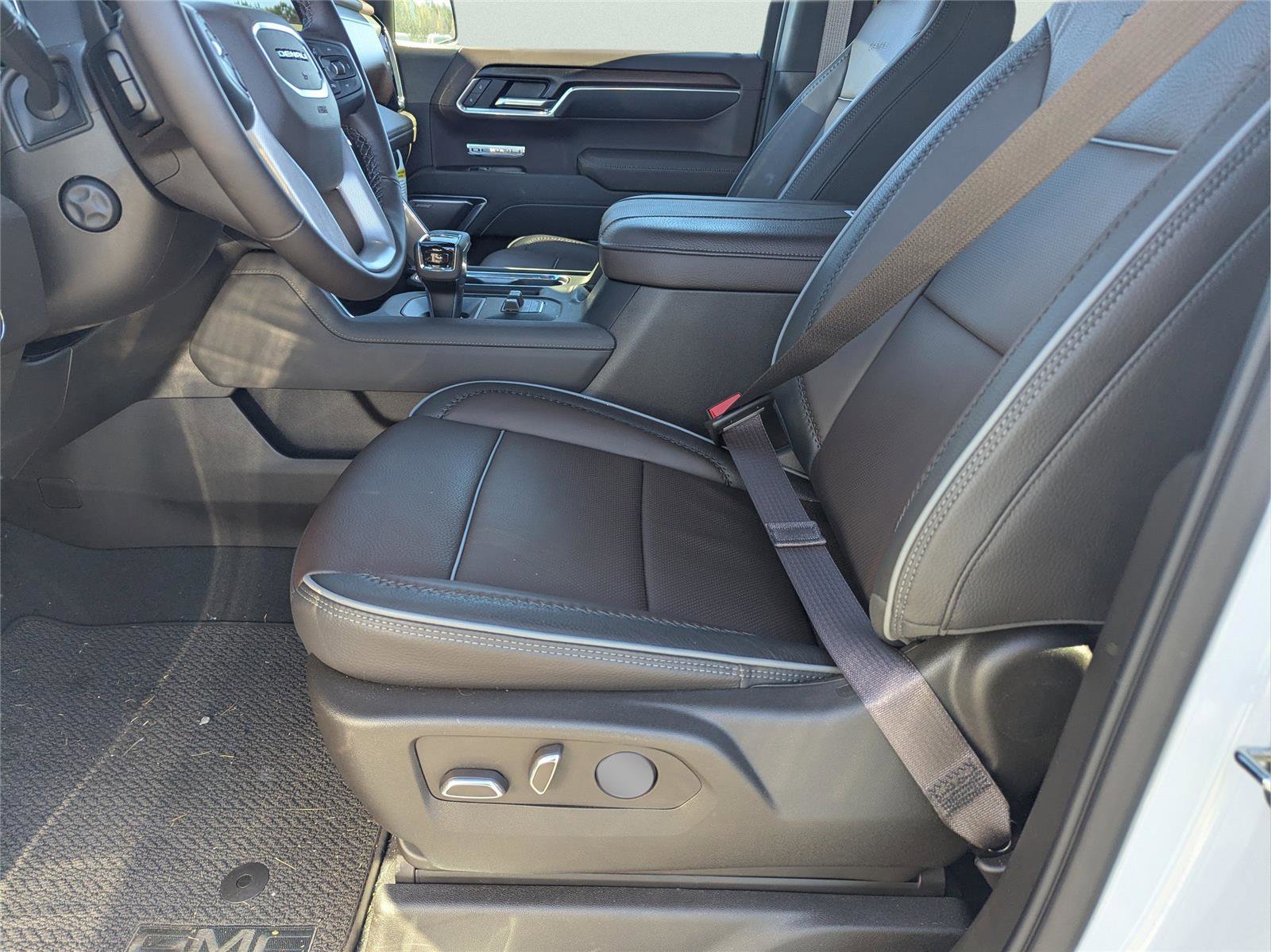 New 2026 GMC Sierra 1500 Denali w/ Denali Reserve Package AWD/4WD image 14