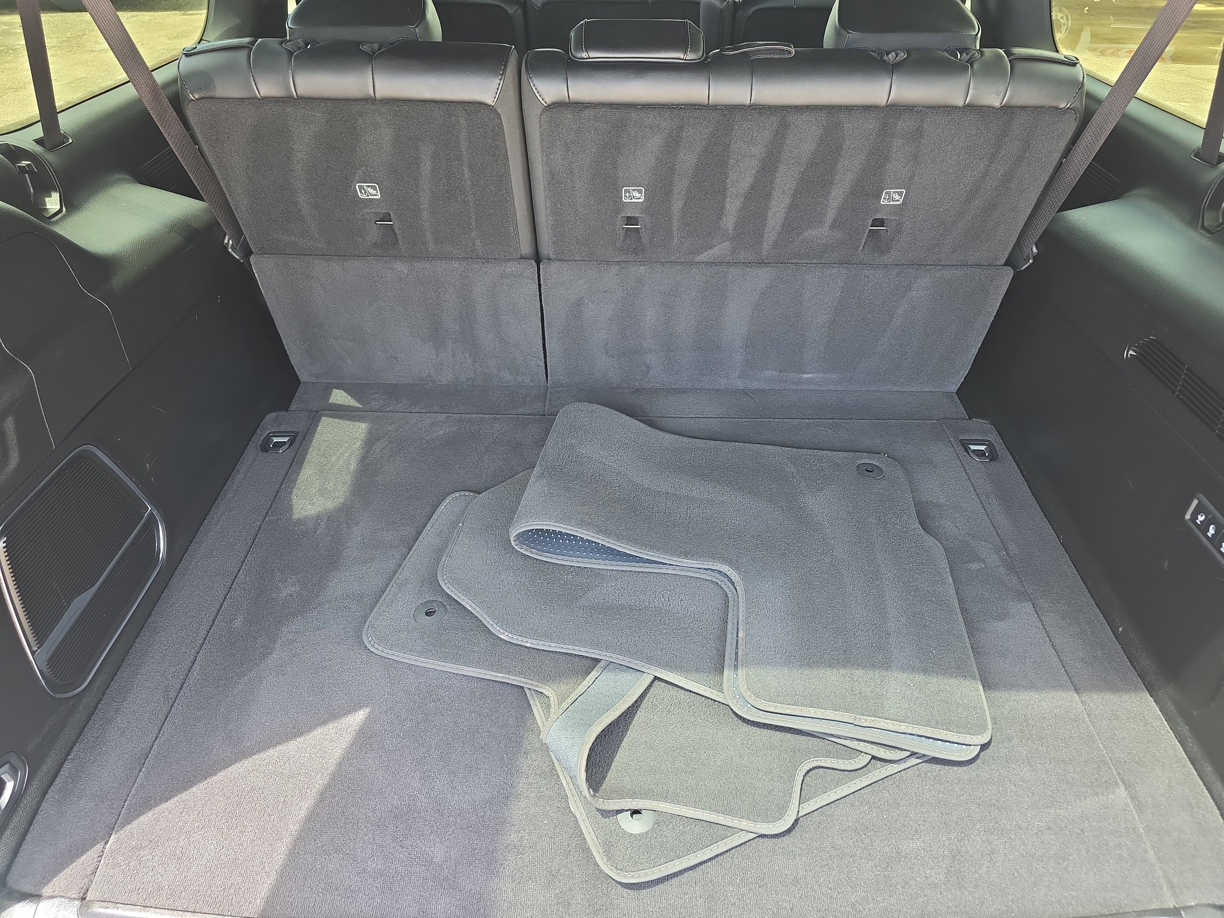 Used 2024 Jeep Wagoneer L Series II w/ Flexible Seating Group AWD/4WD image 12