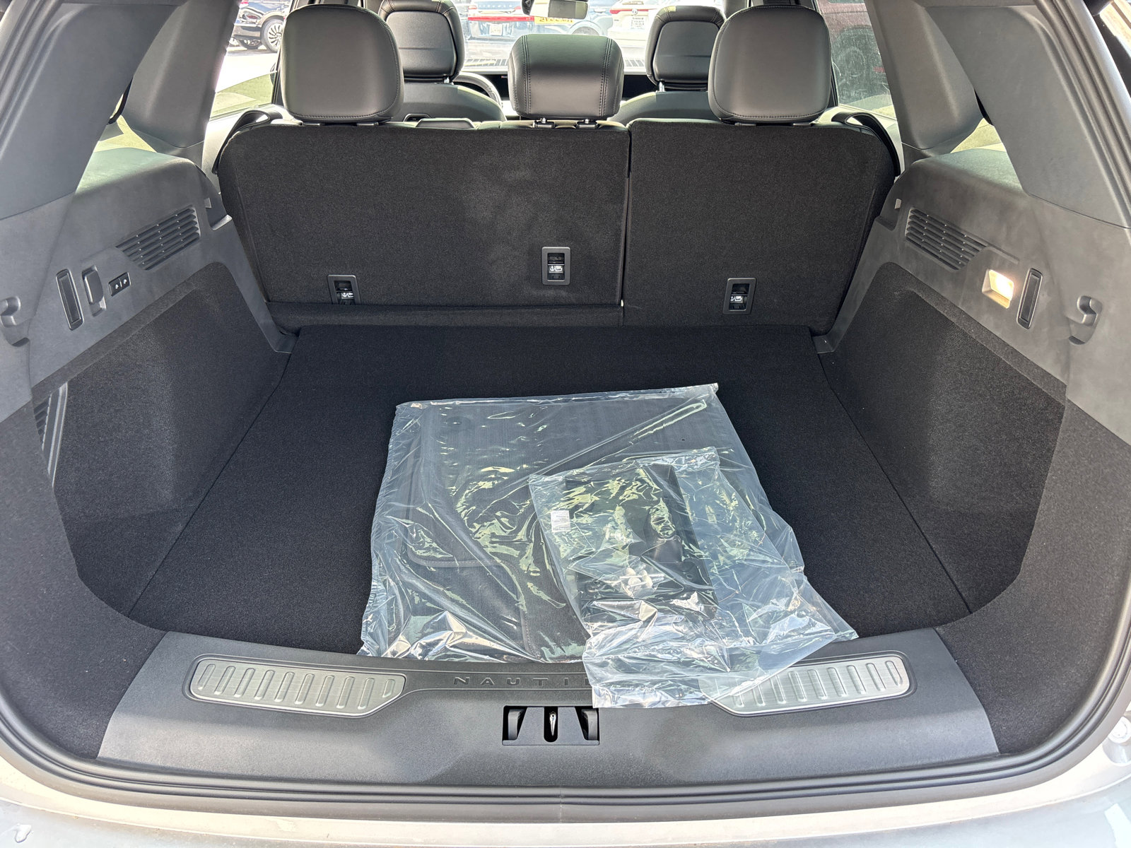 New 2025 Lincoln Nautilus Premier w/ Equipment Group 102A image 9