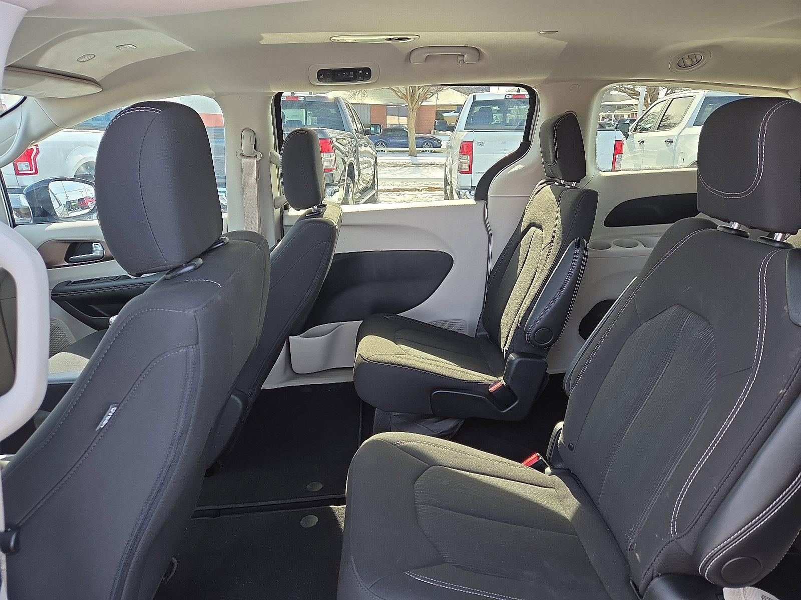 Used 2024 Chrysler Voyager LX image 8